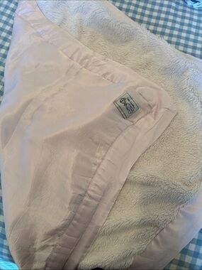 Little Giraffe toddler pink blanket, luxe faux fur on side and silk on other,GUC